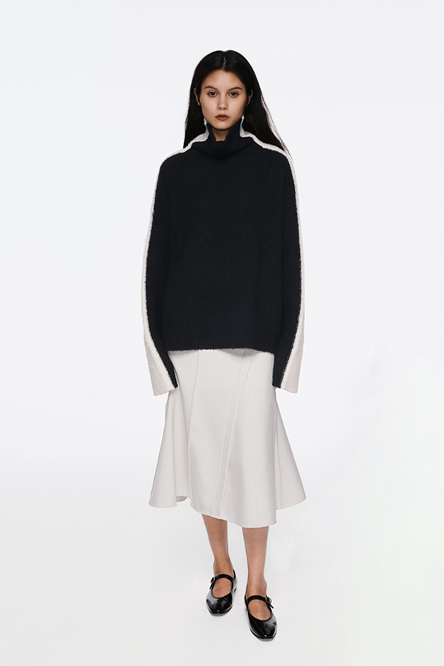 Fibflx Women's Oversized Black And White Turtleneck Wool Sweater
