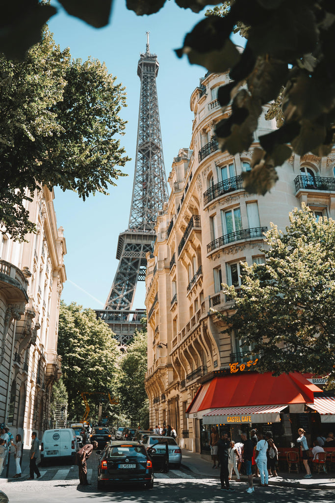 What to Wear in Paris: A Stylish, Seasonal Guide for Travelers