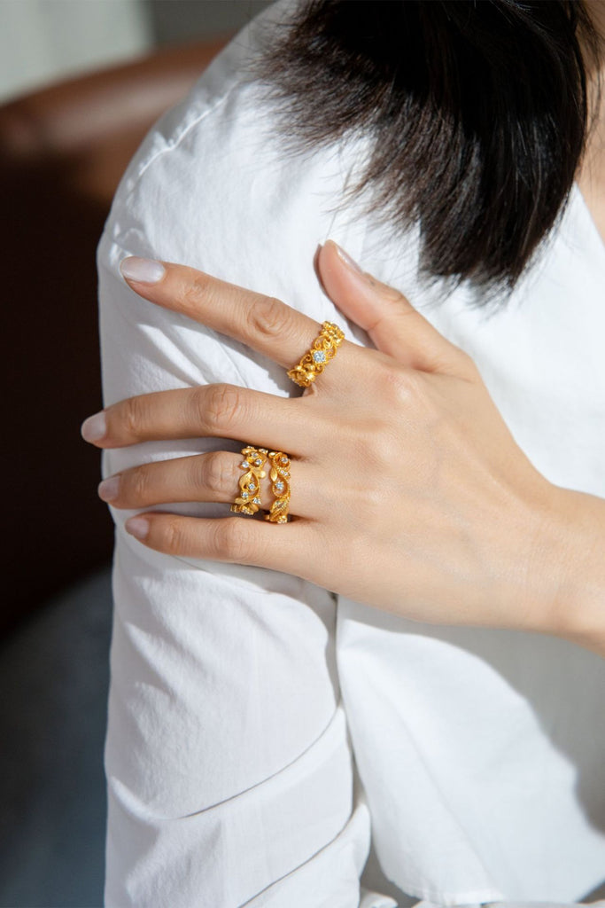 18K Gold Cubic Zirconia Flower Band Ring with Italian Rigato Finish  Fibflx