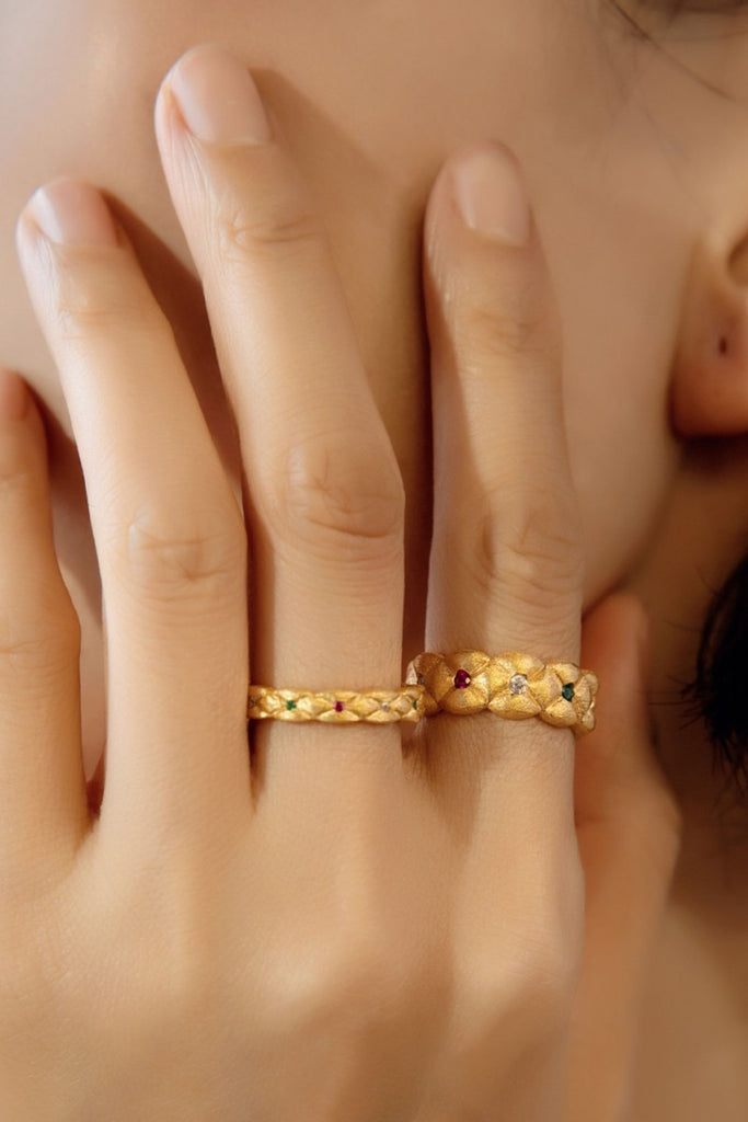 18K Gold Multi-Stone Quilted Slim Band Ring with Italian Rigato Finish  Fibflx