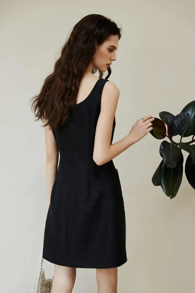 Black Scoop-Neck Sleeveless Mini Dress  Fibflx