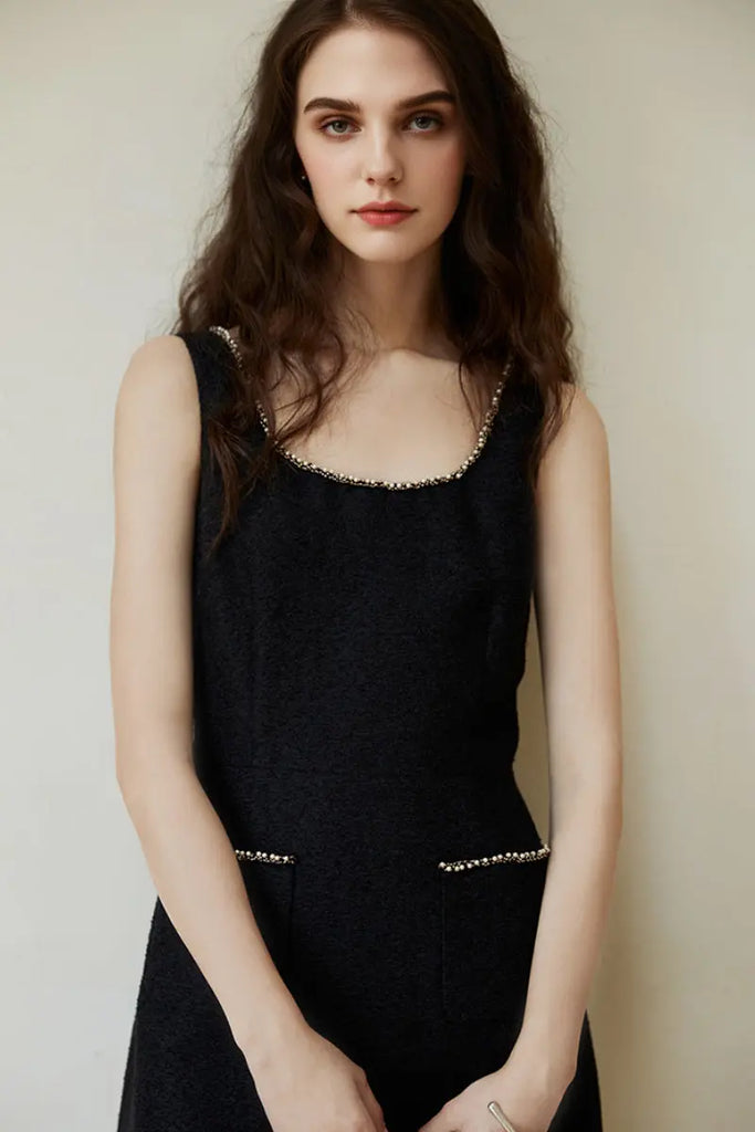 Black Scoop-Neck Sleeveless Mini Dress  Fibflx