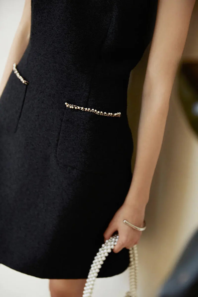 Black Scoop-Neck Sleeveless Mini Dress  Fibflx