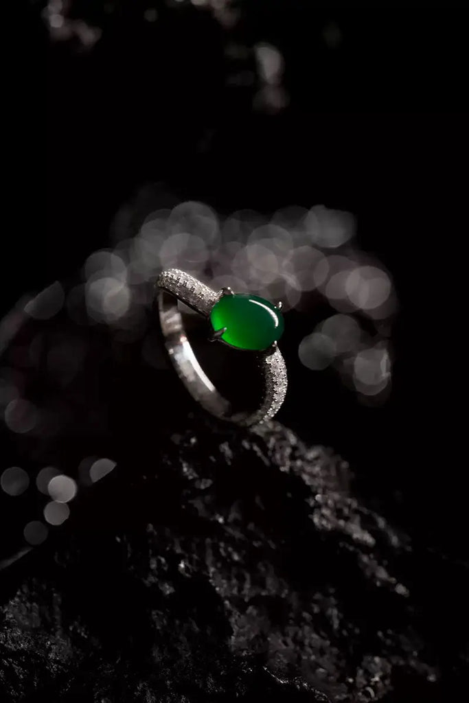 Fibflx Women's Oval Green Agate & Moissanite Pave Set Wave Ring in Rhodium Plated Sterling Silver