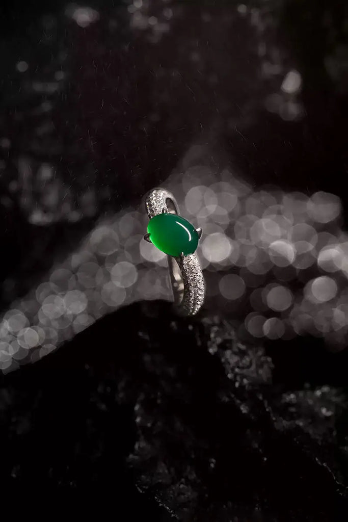 Fibflx Women's Oval Green Agate & Moissanite Pave Set Wave Ring in Rhodium Plated Sterling Silver