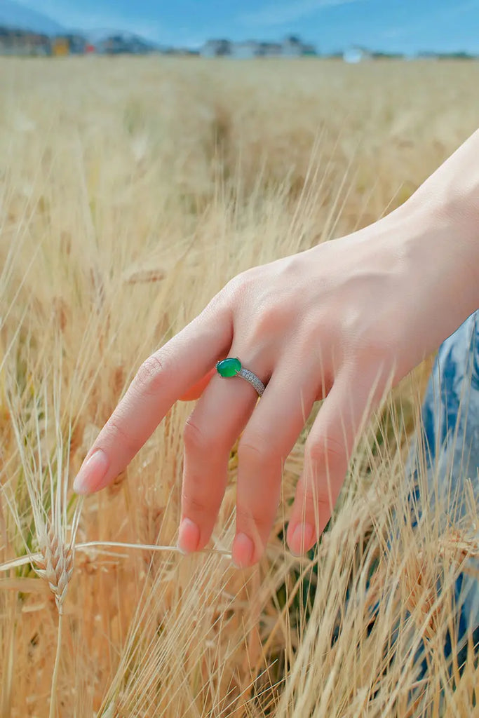 Fibflx Women's Oval Green Agate & Moissanite Pave Set Wave Ring in Rhodium Plated Sterling Silver