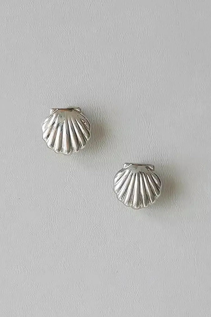 Fibflx Women's Silver Shell Clip-on Earrings
