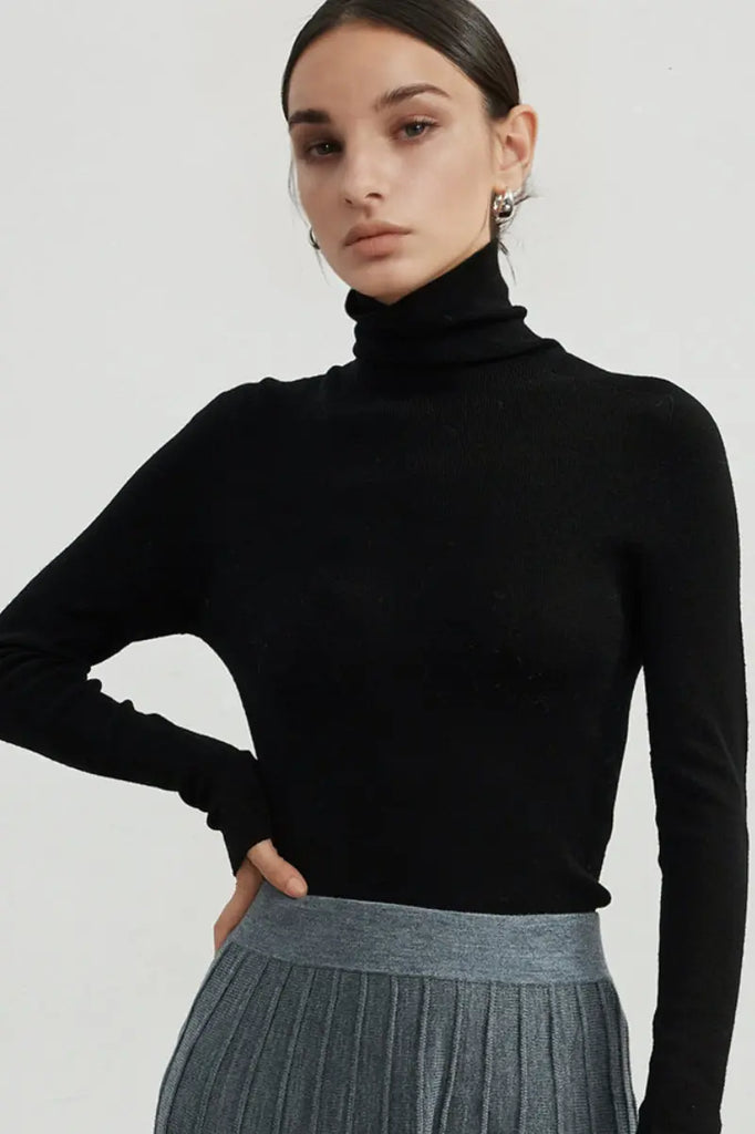 Slim Seamless Wool Turtleneck Sweater with Thumb Holes - Fibflx