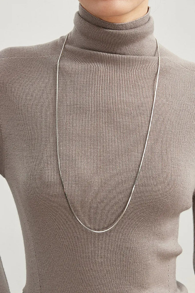 Slim Seamless Wool Turtleneck Sweater with Thumb Holes - Fibflx