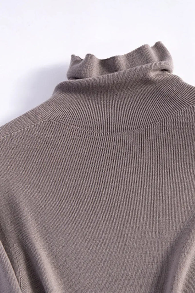 Slim Seamless Wool Turtleneck Sweater with Thumb Holes - Fibflx