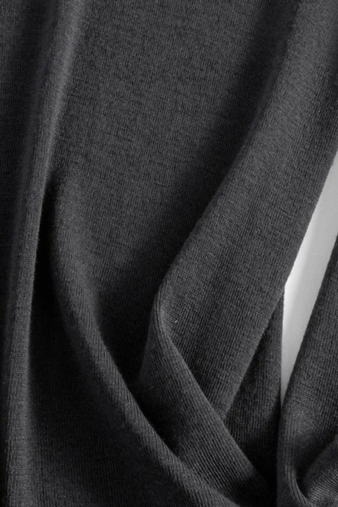 Slim Seamless Wool Turtleneck Sweater with Thumb Holes - Fibflx