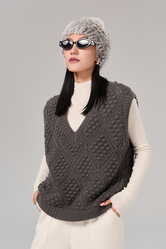 V-Neck Pure Merino Wool Cable Knit Crochet Vest Fibflx