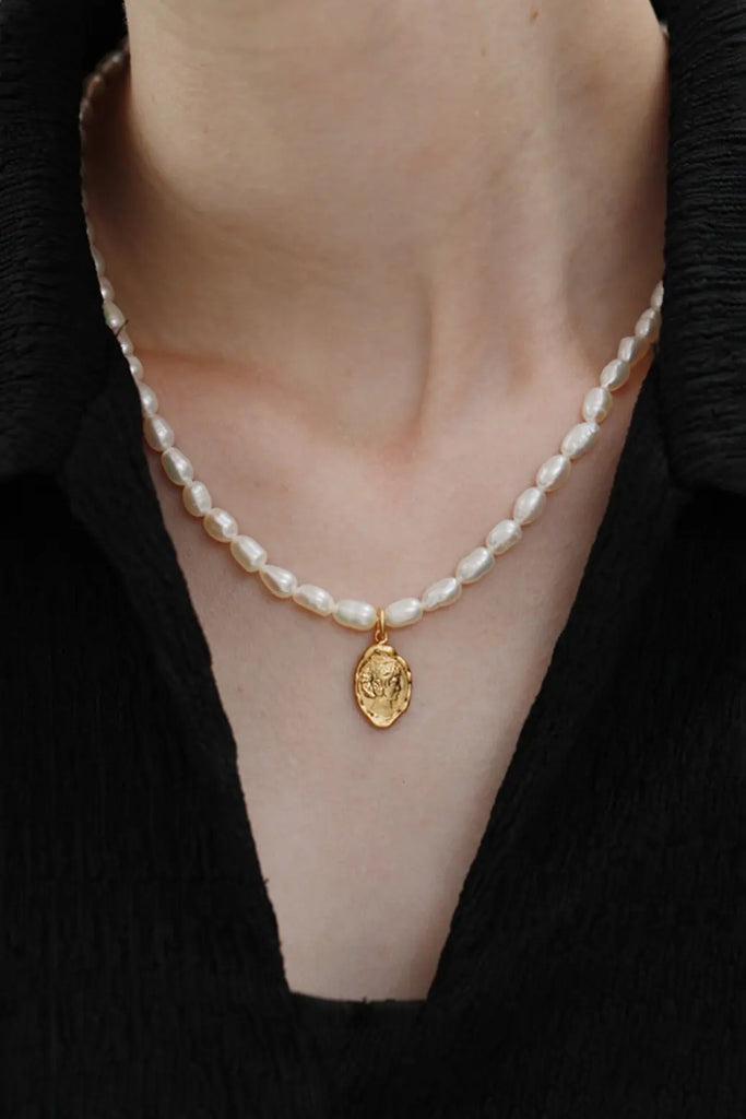 Vintage Pearl Chain Necklace with Gold Pendant Fibflx