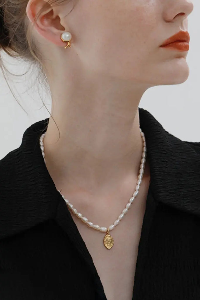 Vintage Pearl Chain Necklace with Gold Pendant Fibflx