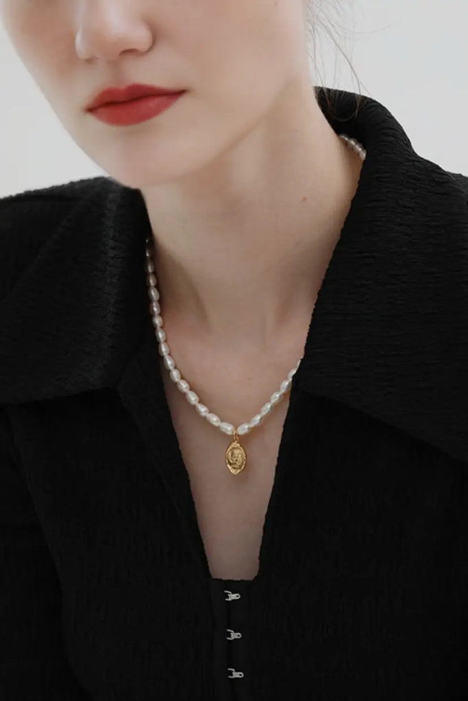 Vintage Pearl Chain Necklace with Gold Pendant Fibflx