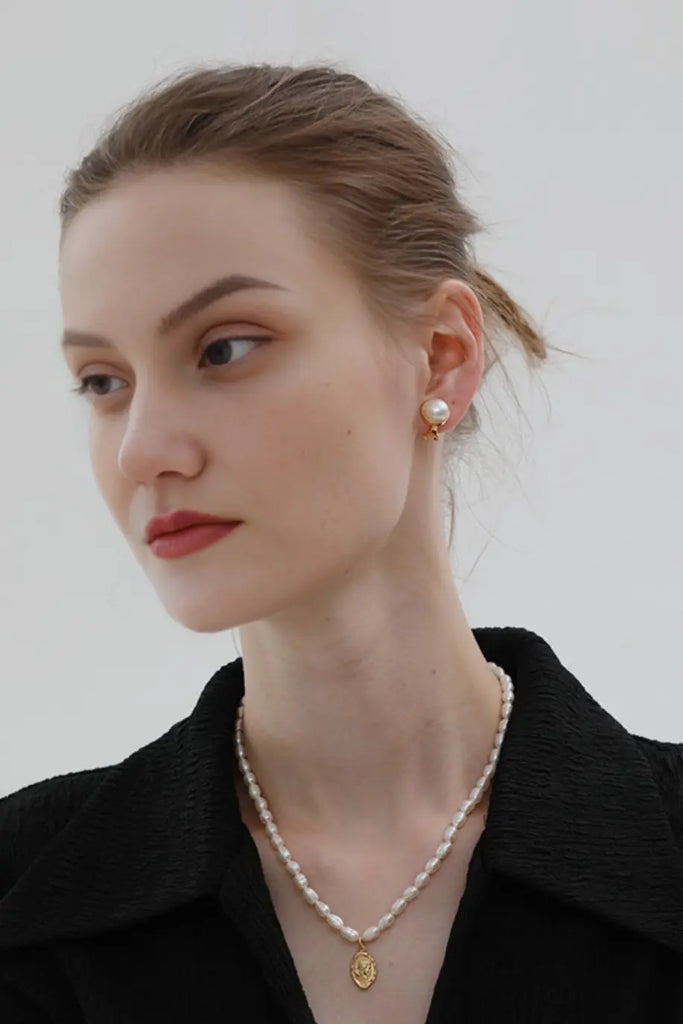 Vintage Pearl Chain Necklace with Gold Pendant Fibflx