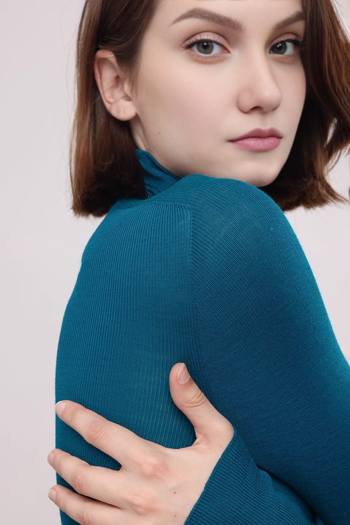 FIbflx Women's Washable Merino Wool Base Layer Turtleneck Sweater