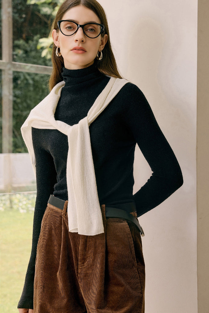 Featherlight Washable Cashmere-Silk Turtleneck Sweater Black / M / 36.8% Cashmere 27.3% Nylon 25.7% Recyc Fibflx
