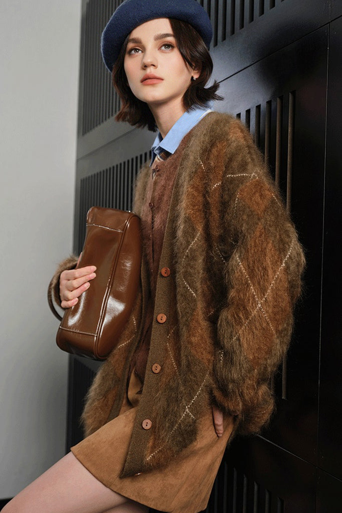 Oversized Brushed Cashmere Argyle V-Neck Cardigan Cocoa Brown / One Size (Relaxed fit for S–L) / 100 Fibflx