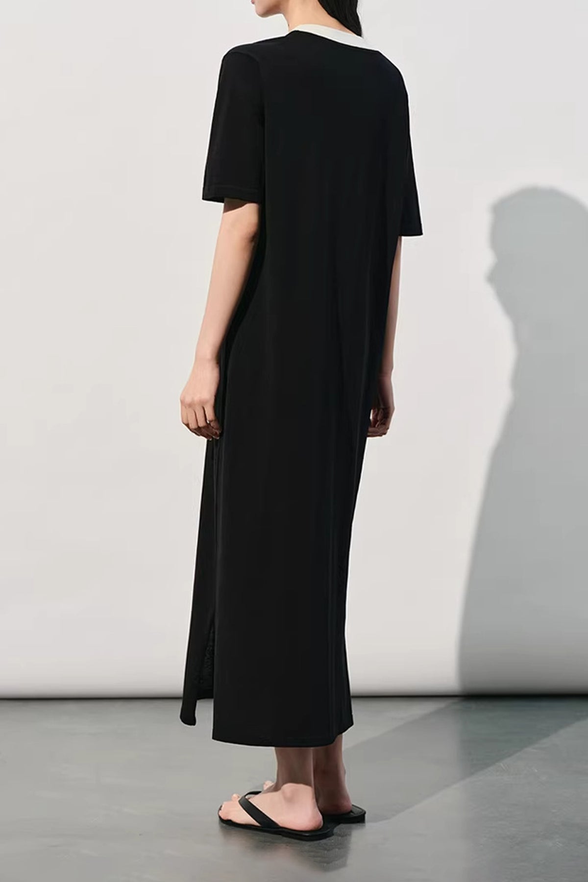 black t shirt maxi dress Side Slit Short Sleeve / S filter:Sports League|NBA Black SIZING Fit Kaley Cuoco Modifies the Art Size:Large | 24