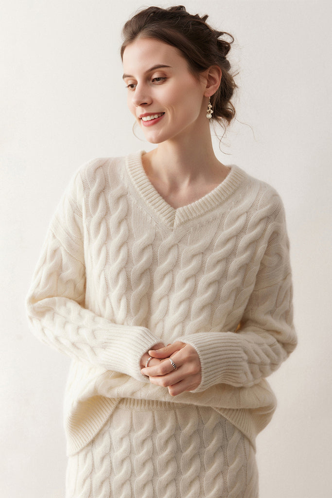 Ultrasoft Cashmere-Merino Cable Knit V-Neck Sweater Ivory / M Fibflx