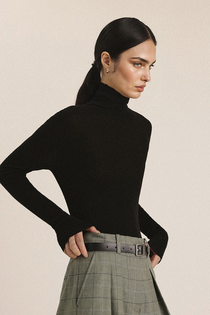 Washable Seamless Cashmere-Silk Turtleneck Sweater  Fibflx