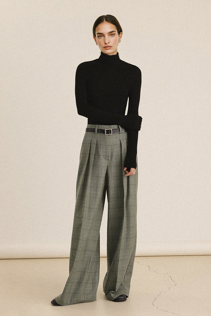 Washable Seamless Cashmere-Silk Turtleneck Sweater  Fibflx