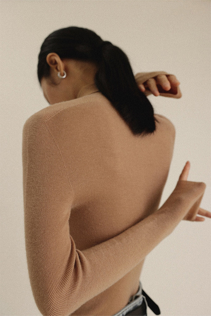 Washable Seamless Cashmere-Silk Turtleneck Sweater  Fibflx