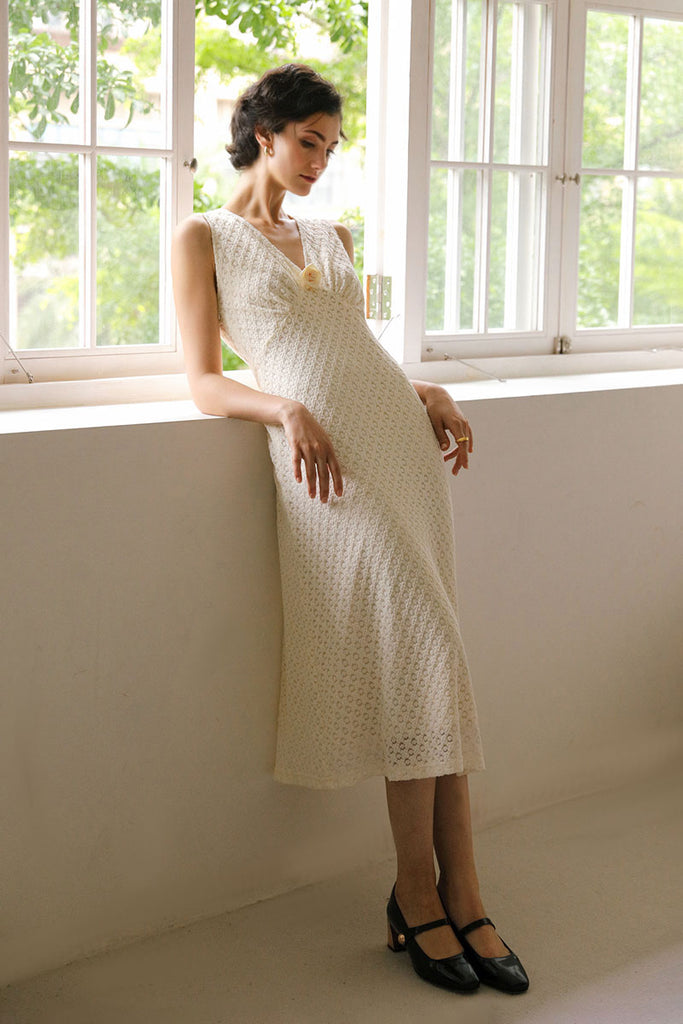 White Embroidered Lace Midi Dress with Detachable Brooch  Fibflx