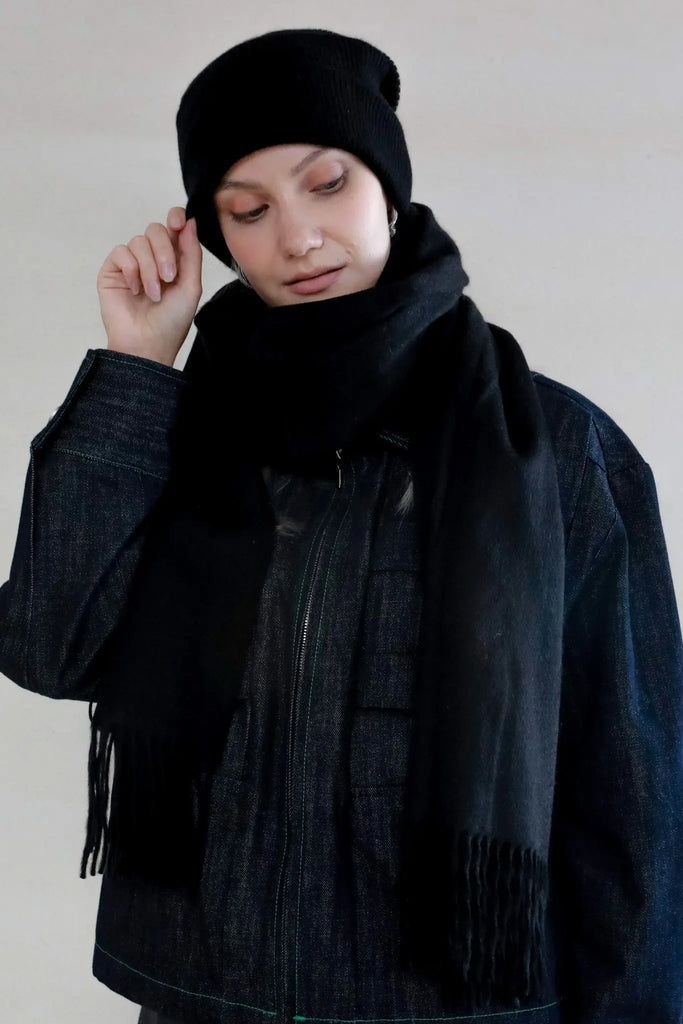 Fifblx women's cashmere knit beanie folded up black